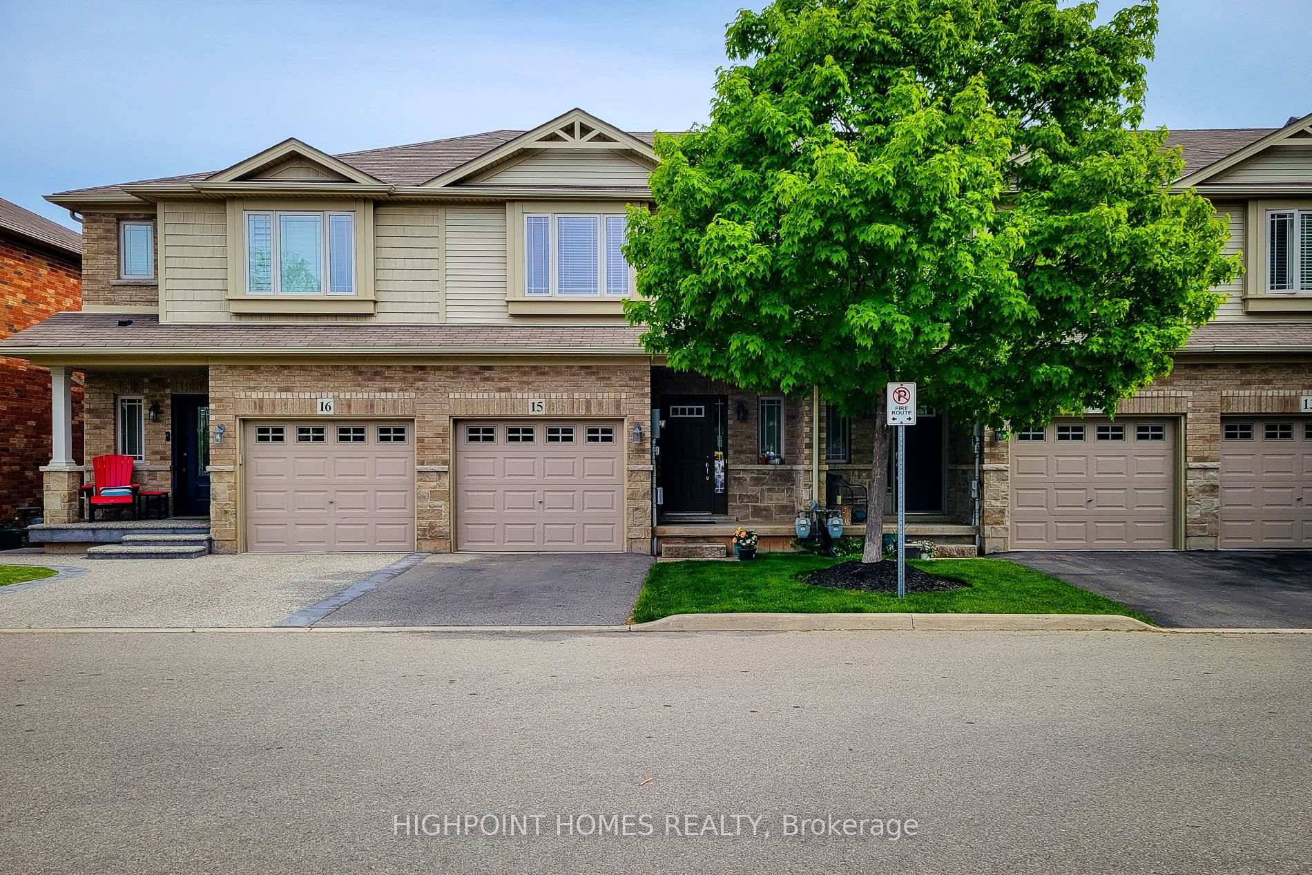 Stunning Freehold Townhouse with Escarpment Views !