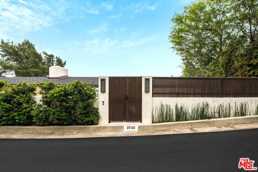 2743 Creston Dr 3.0 Hollywood Hills East LA
