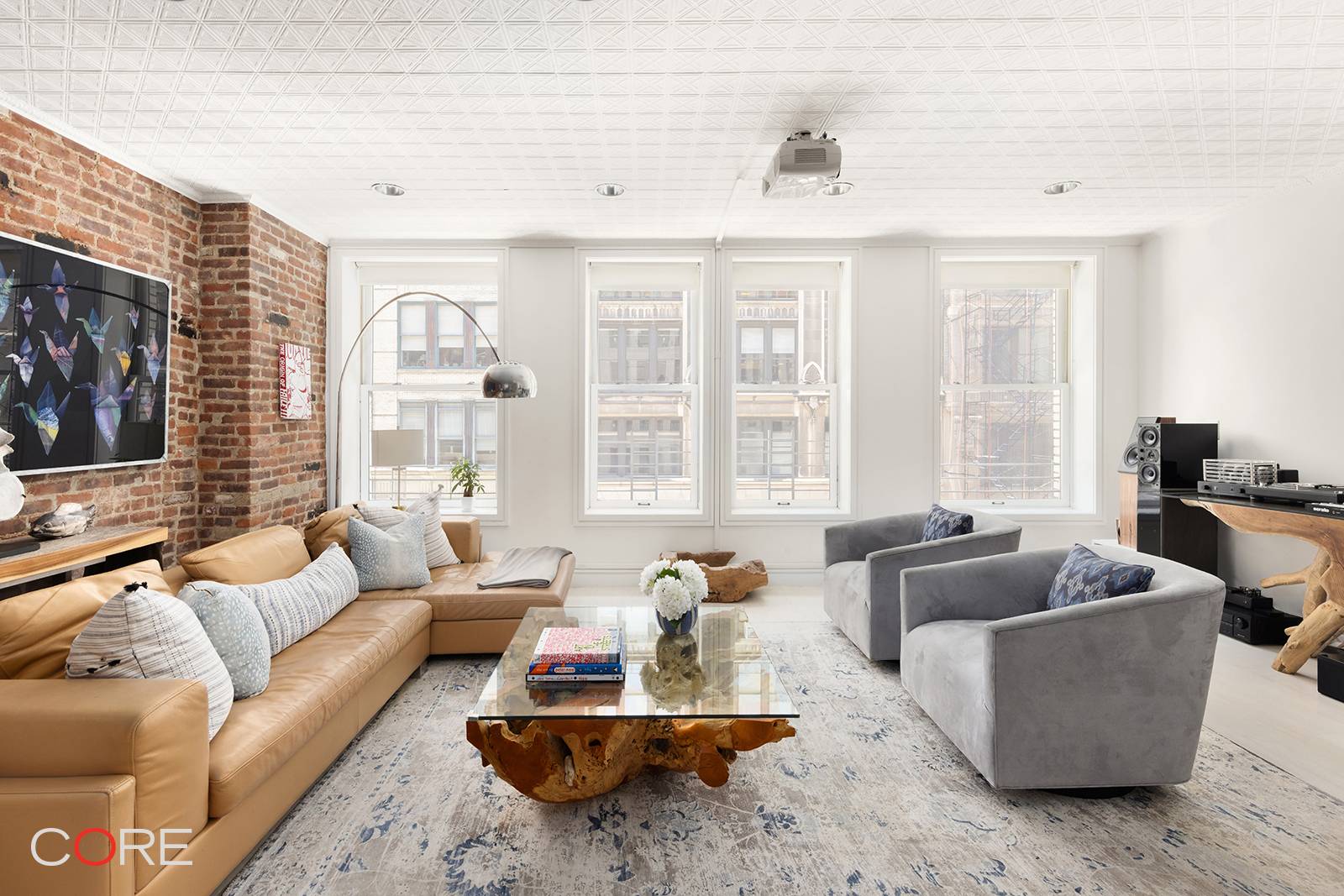 Located in the heart of Flatiron, 40 East 20th Street is a pre war boutique condominium with only five apartments and features a beautiful common roof deck.