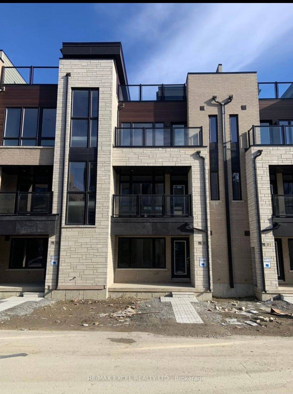 Brand New 3 Storey End unit Townhome on Bayview 19th.