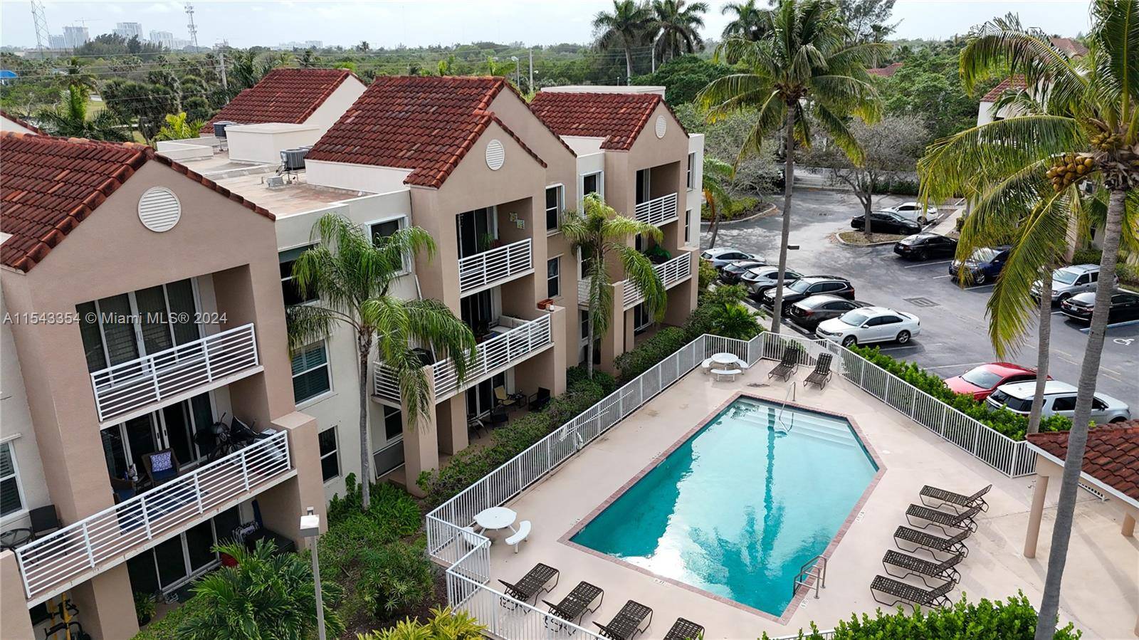 Well kept 2 2 condo unit in a gated community, bright and spacious.