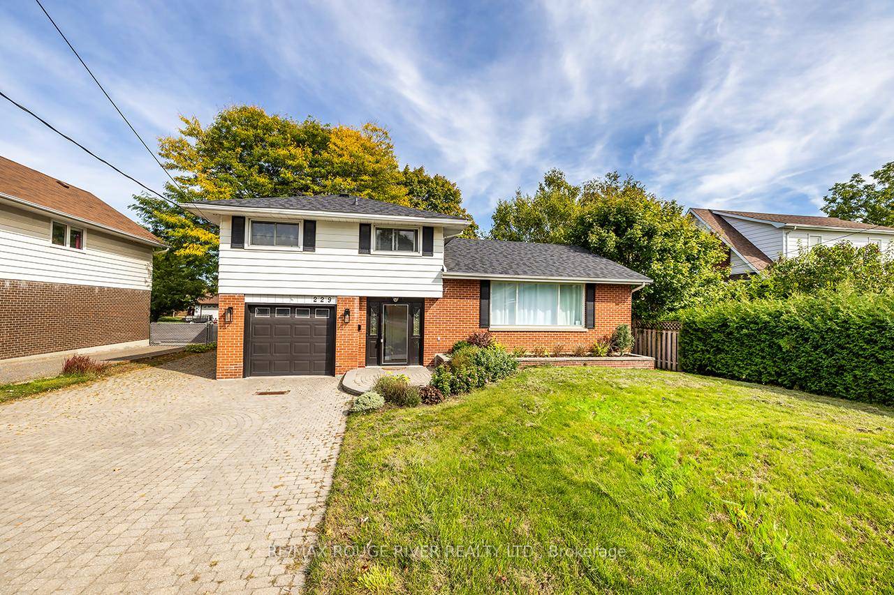 Welcome to this beautifully maintained 3 bedroom, 2 bath, 4 level side split home in the heart of Bowmanville !