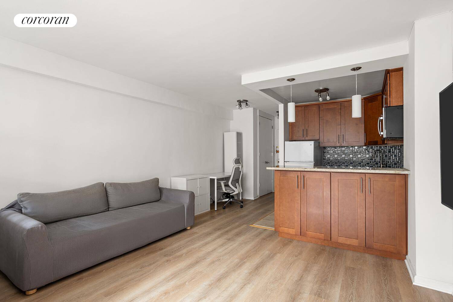 Where Classic Comfort Meets Midtown Convenience Welcome to your perfect Midtown retreat a bright and quiet studio nestled in the heart of Turtle Bay at 321 East 48th Street.
