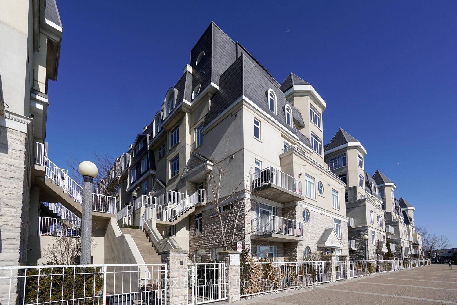 Fabulous Marina Townhome Of South Beach Boasts A Luxury Setup With 2 Private Terraces.