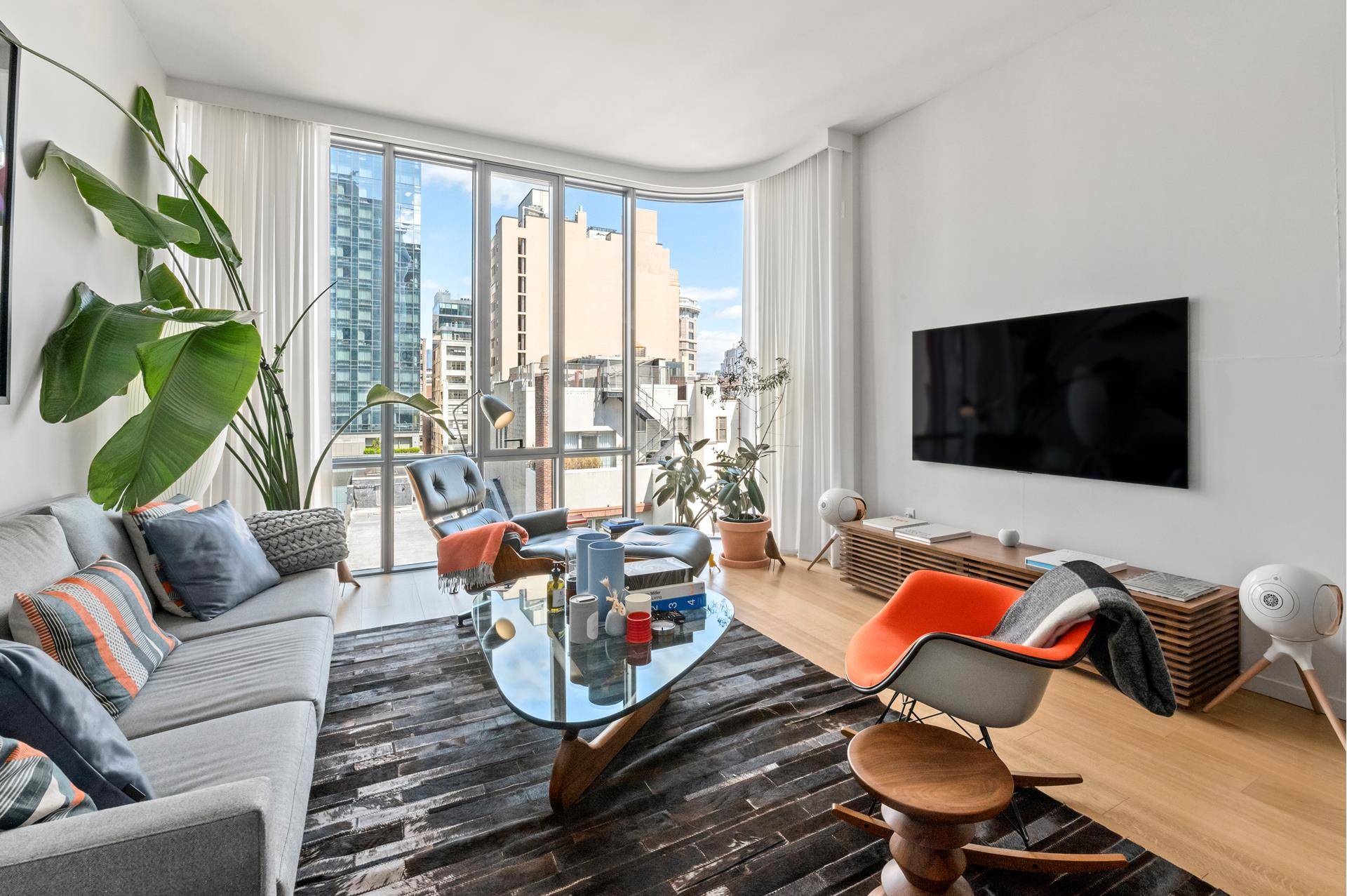 NEW TO MARKET ! GRACIOUS ONE BEDROOM HOME AT ICONIC RENZO PIANO LUXURY CONDO IN HEART OF SOHO.