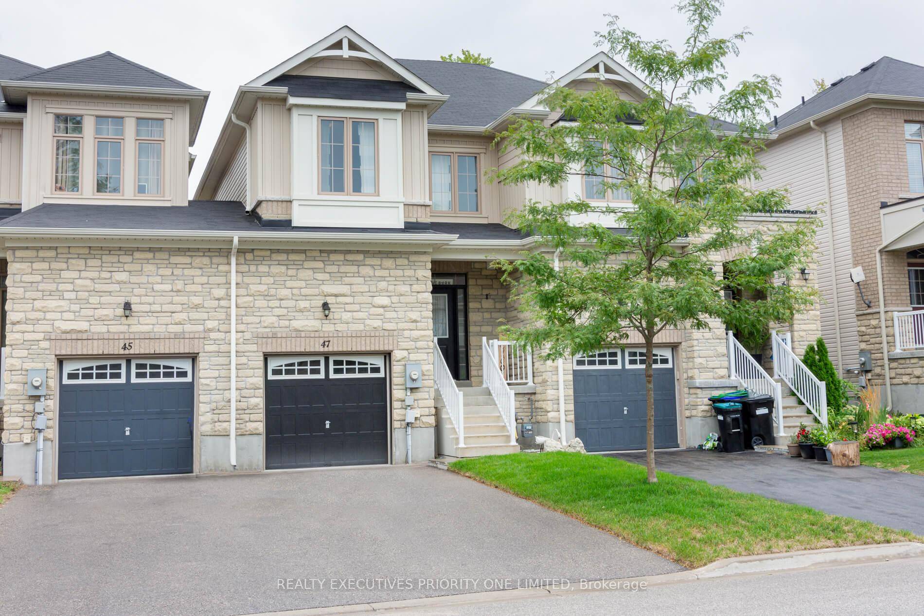 Welcome to 47 Greenwood Drive, Angus An Executive Town home Like No Other !