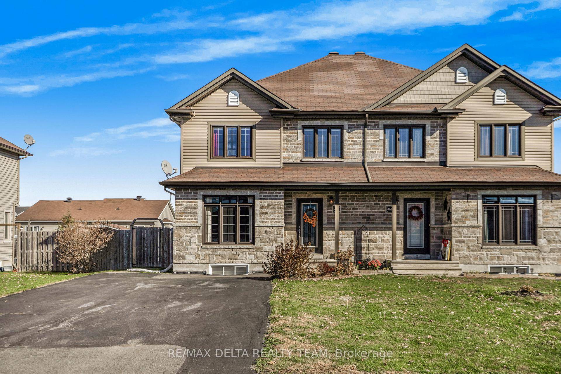 Beautiful and spacious semi detached 2 storey home showcasing pride of ownership throughout.