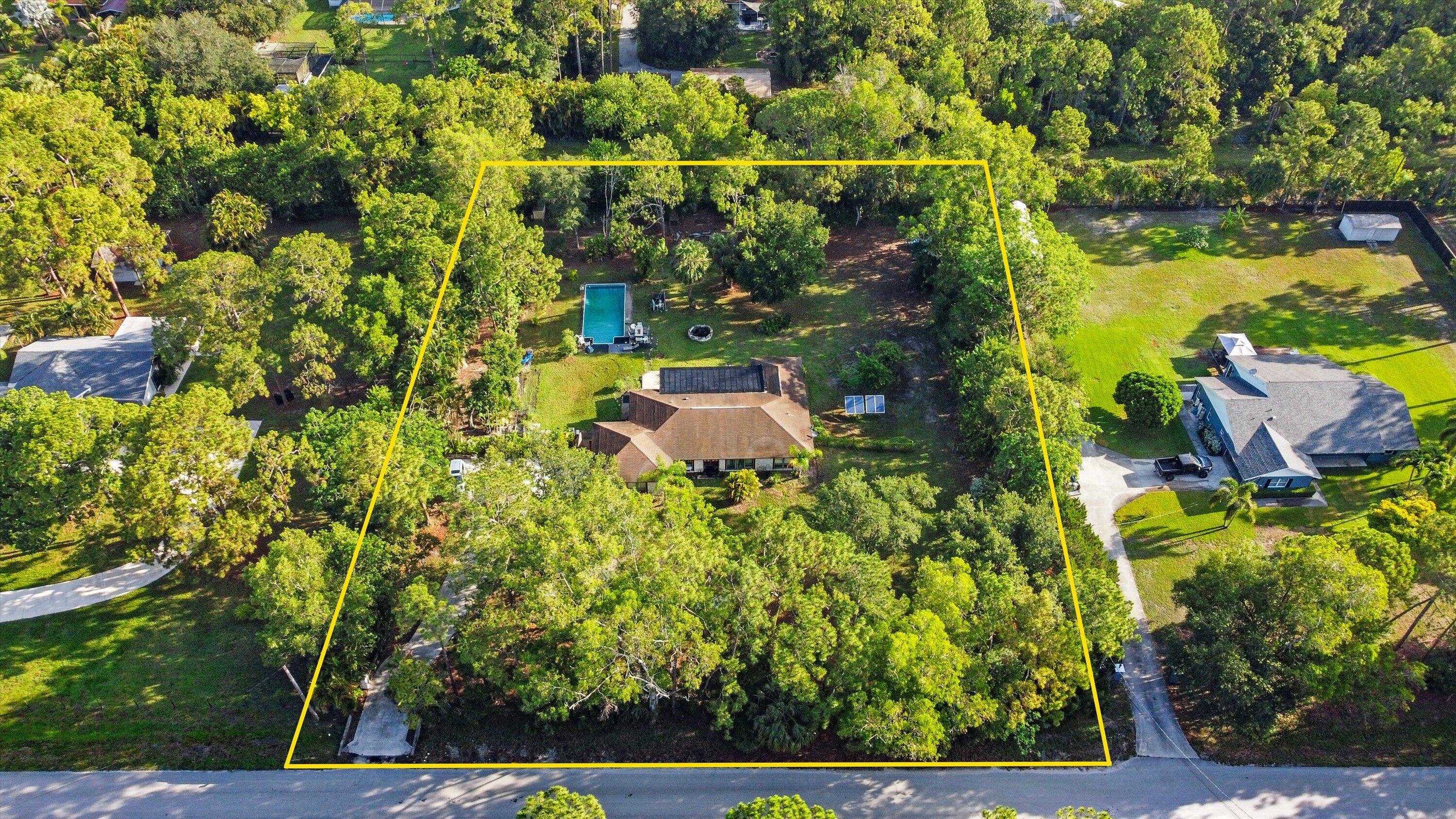 Fixer opportunity in highly sought after Jupiter Farms !