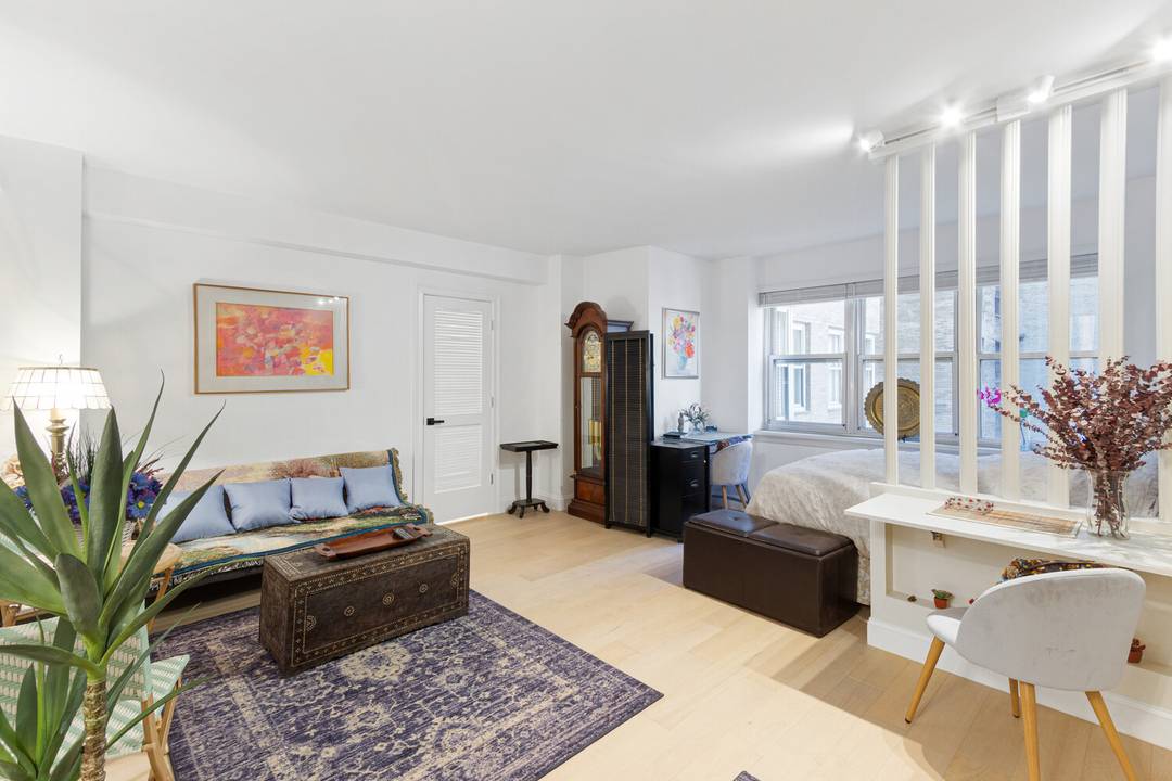 Bright amp ; Renovated Studio with Murphy Bed, Dressing Room amp ; Ample Storage Low Carrying Costs This beautifully renovated, light filled studio offers the perfect blend of style, functionality, ...
