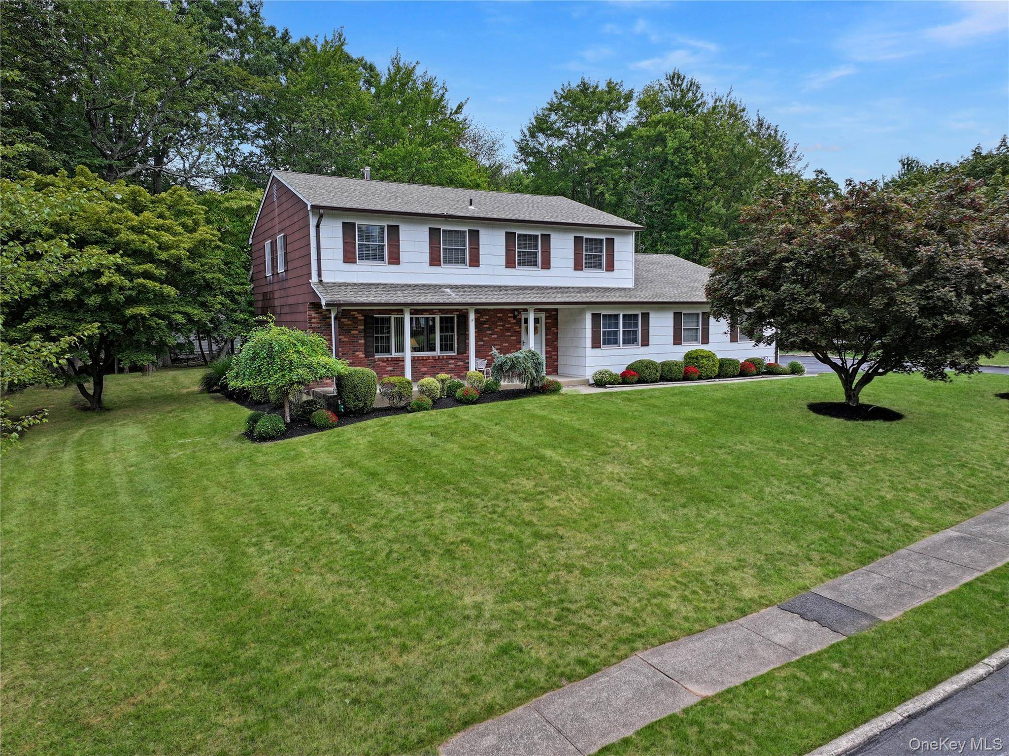 Looking for a spacious home in a community setting that offers a friendly suburban neighborhood with an urban feel ?