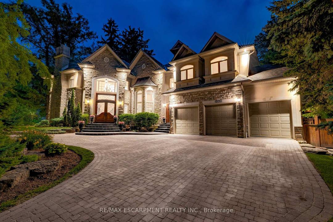 Welcome to this exceptional luxury estate in Shoreacres, steps from the lake offering over 9, 000 sqft of beautifully designed living space.