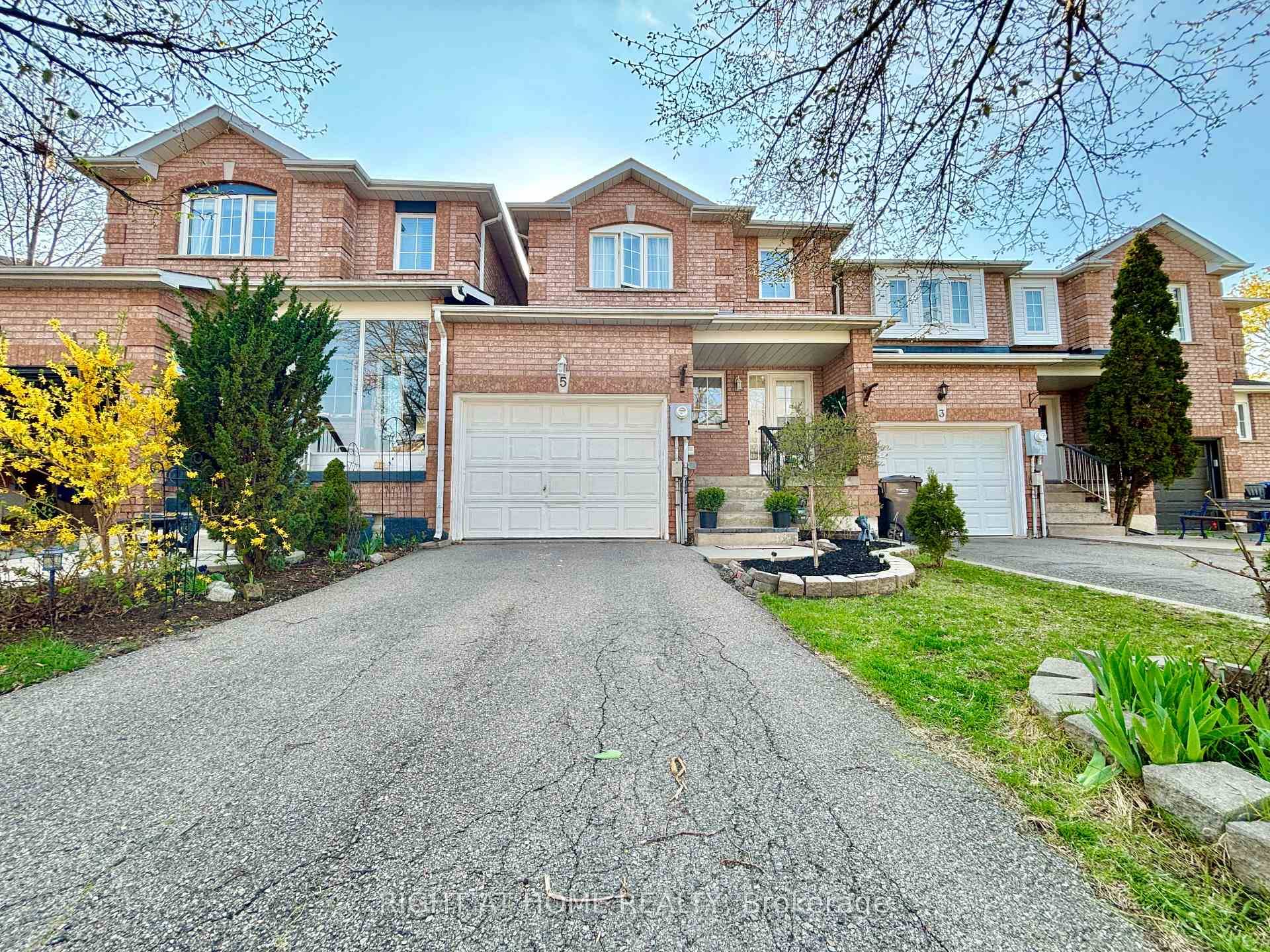 Affordable Luxury on a Premium Lot in Brampton !