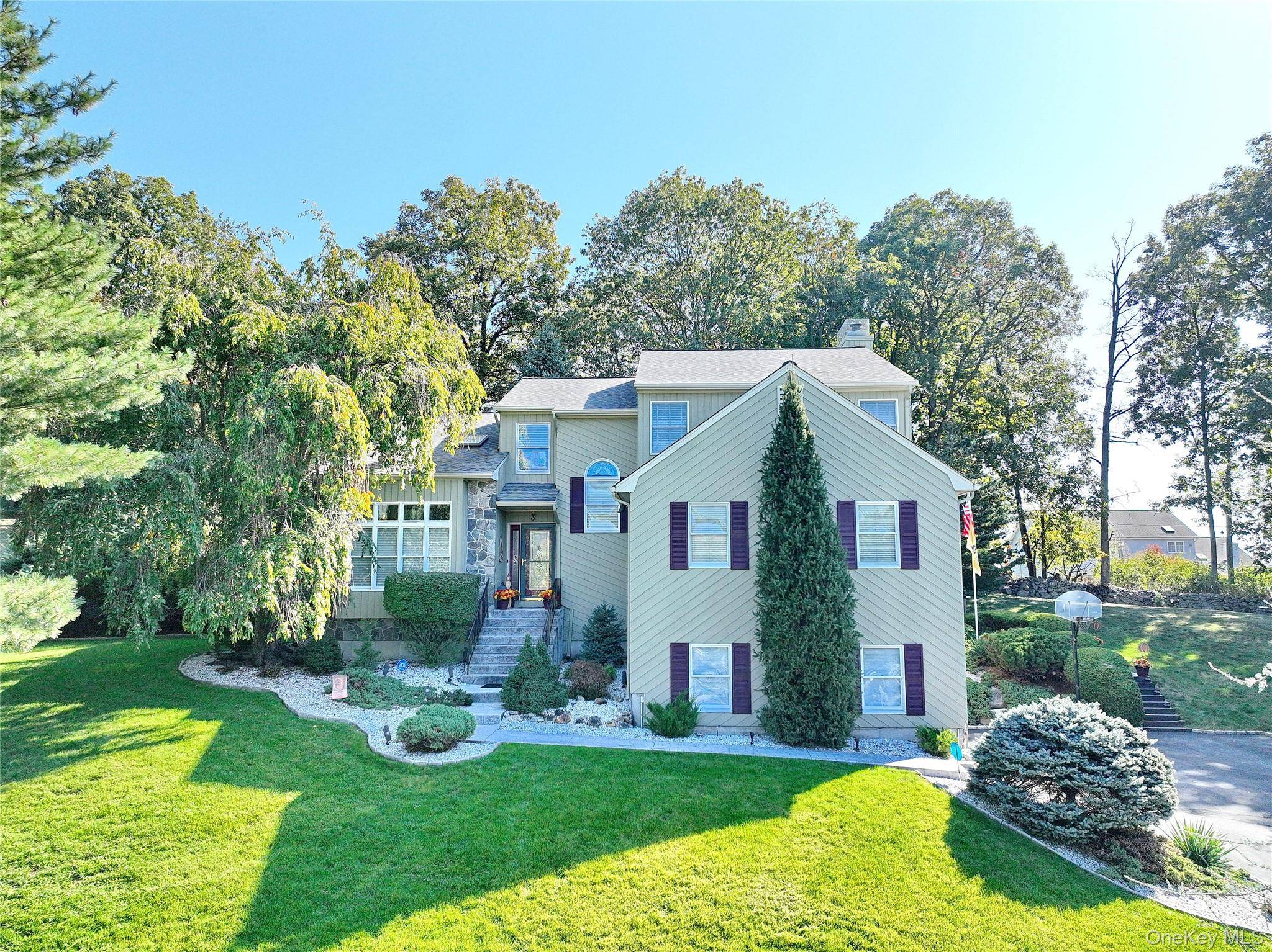 Stony Point ! Custom built contemporary 4 bedroom Colonial set at the end of a quiet cul de sac.