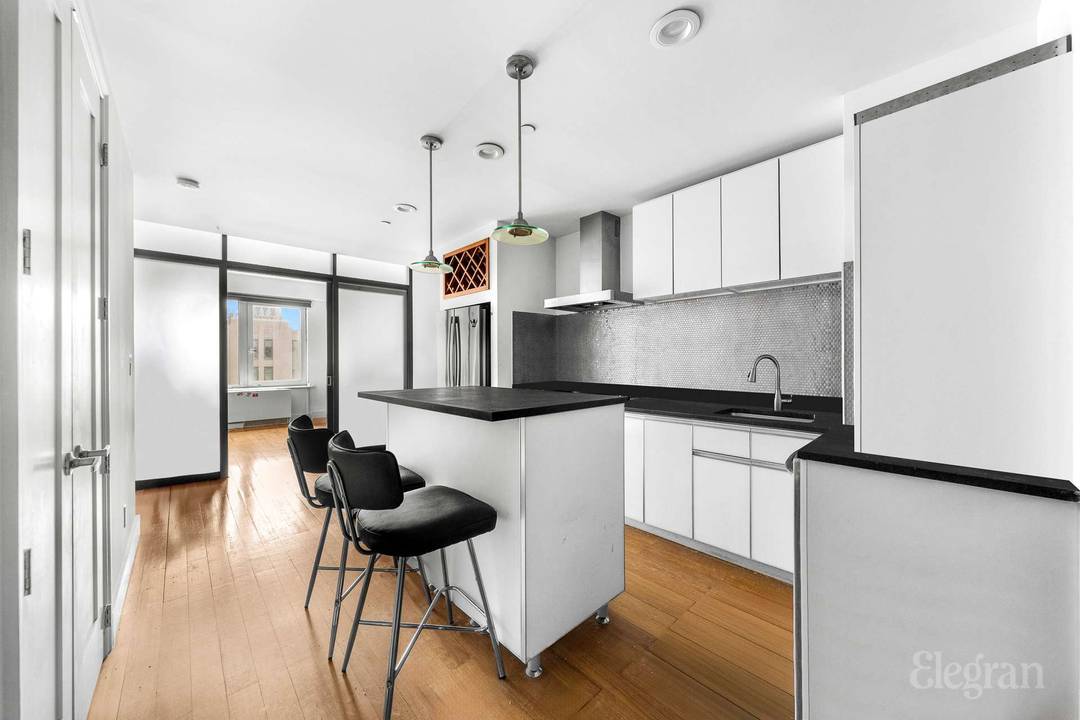 Modern 1 Bedroom in the Heart of Long Island City Advantage at Purves Condominium Welcome to this sleek and sun drenched 1 bedroom, 1.