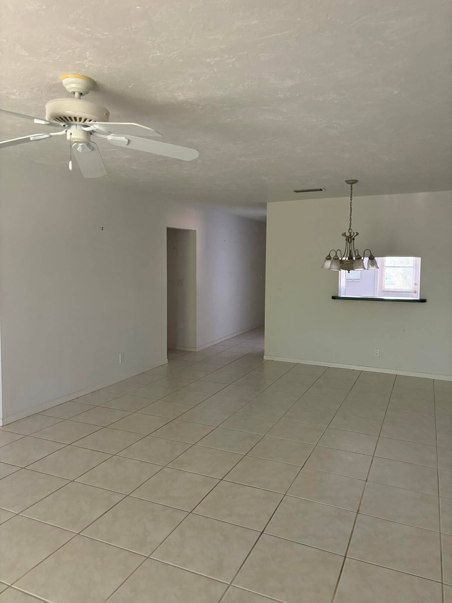 Lease Option Owner financing possible Very clean second floor unit with renovations.