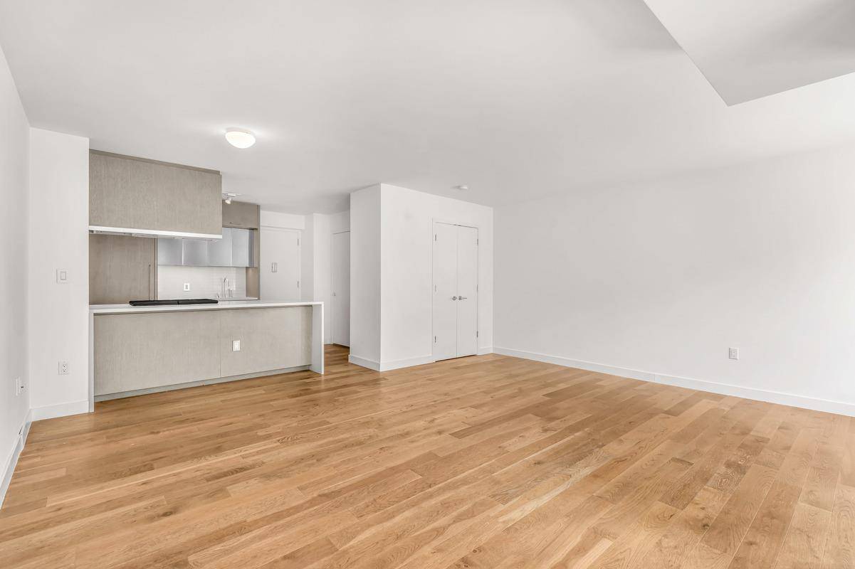 225 Rector Place is a 24 story condominium building in Battery Park City that boasts 289 residences ranging from studios to three bedrooms.