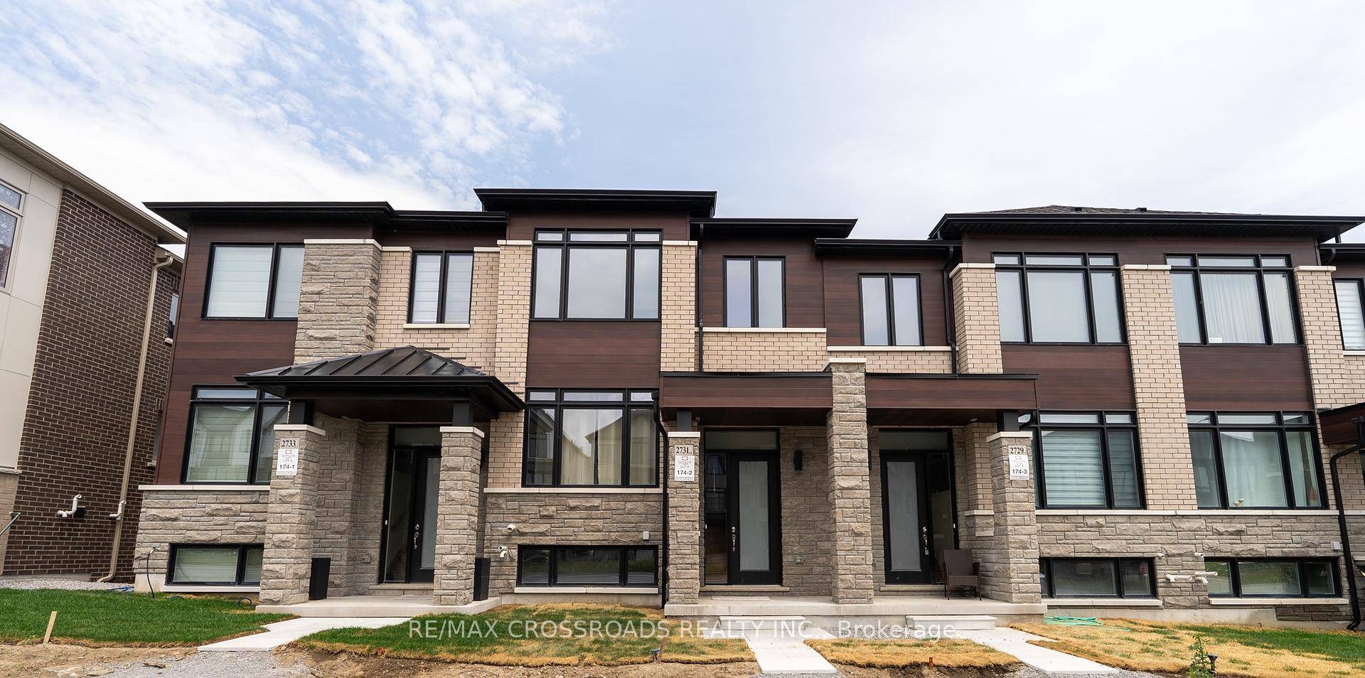Discover this exceptional freehold townhouse featuring 3 bedrooms and 2.