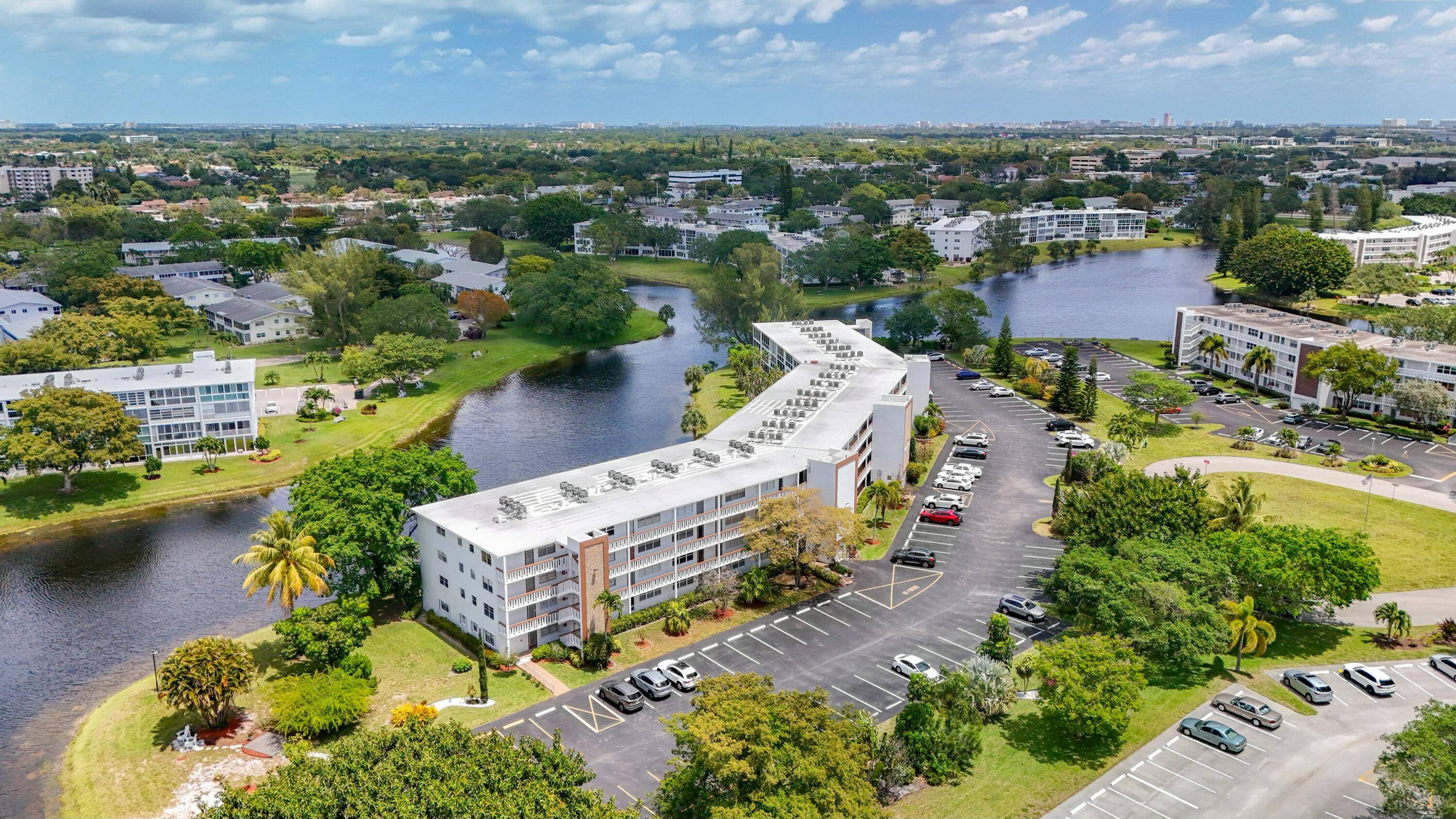 Great Location, fully remodeled and furnished with a modern kitchen, gated community with 24 7 security, just 5 min from Deerfield Beach boardwalk and pier.