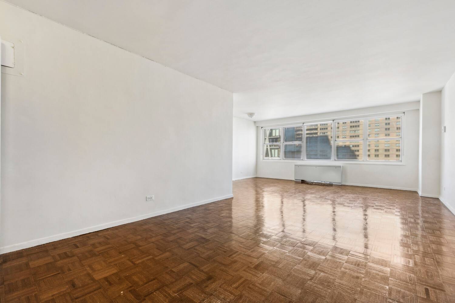 High Floor, Excellent Sunlight, with the most ideal alcove layout.