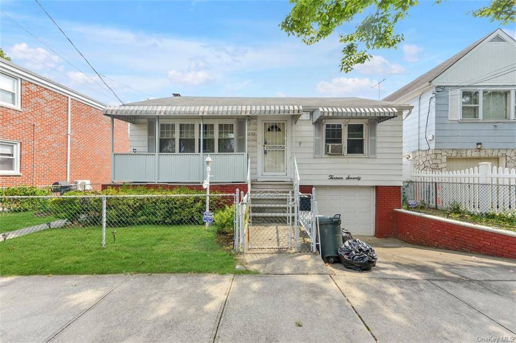 Detached single famly ranch in sought after Country Club section oft he Bronx.