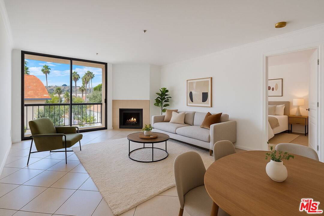 7320   Hawthorn Ave 2BR Hollywood Hills East La