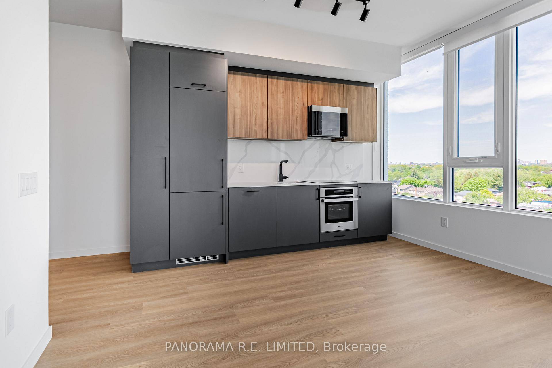 Spectacular Never Lived In Reina Condo 1 Bedroom Penthouse with Superior Views !