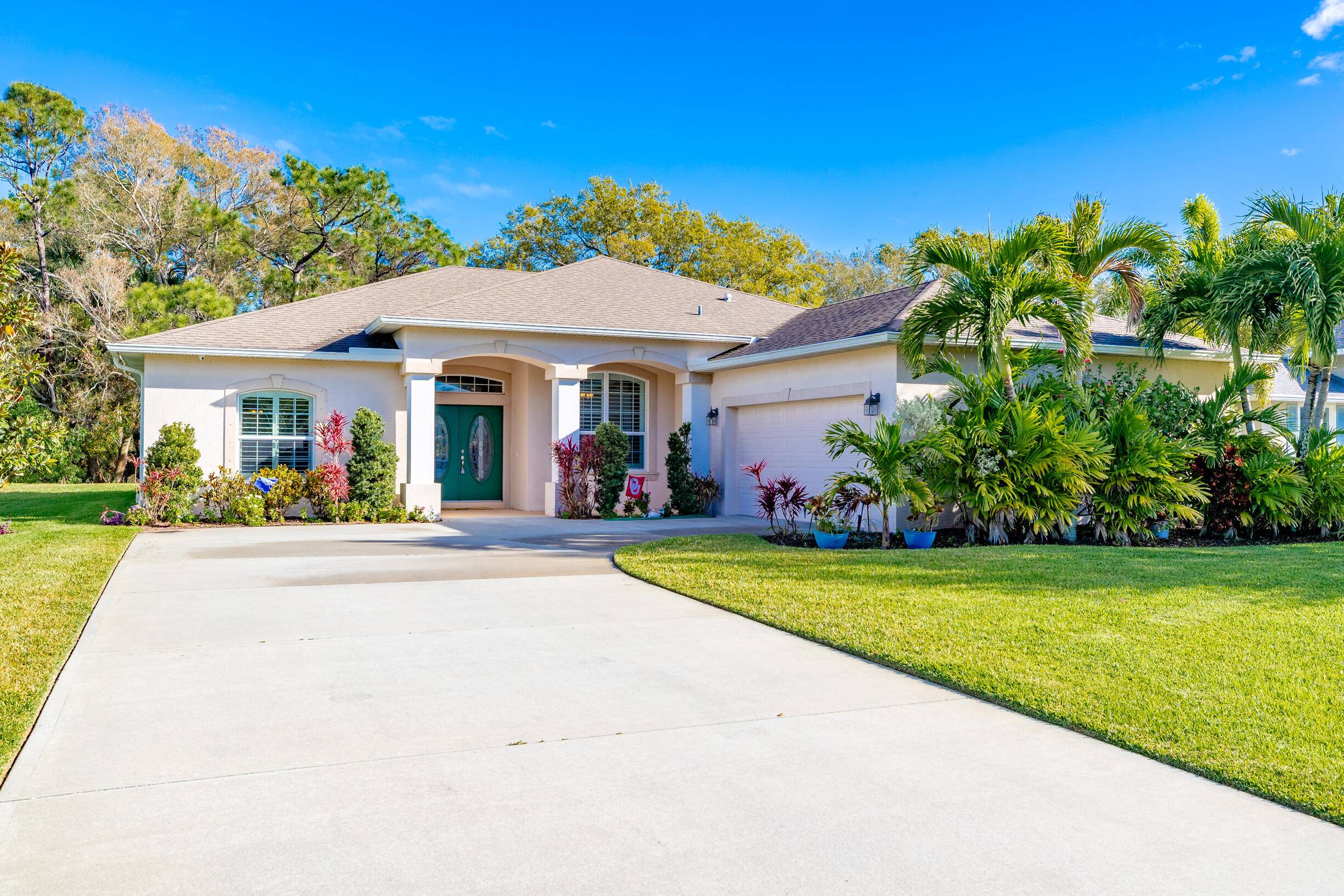 Immaculate Fabulous Custom Home in Oak Island Estates, Vero Beach !