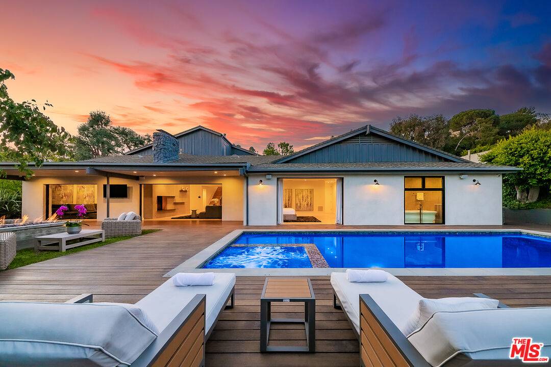 9038 MEREDITH PL 5BR Beverly Hills Post Office | B.H.P.O. La