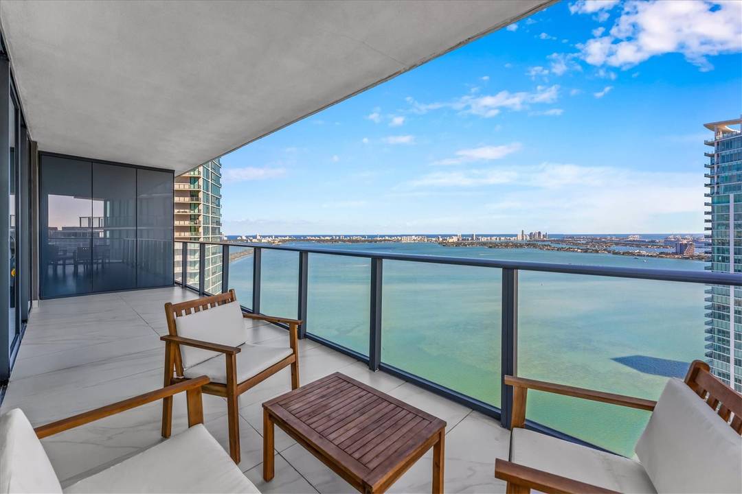 Don t miss the opportunity to own a luxurious 4 bedroom waterfront condo on the 45th floor of a newer construction building with incredible amenities.