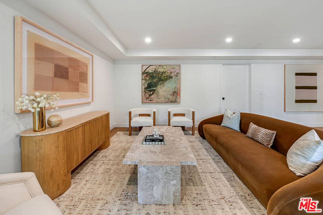 350 N Palm Dr 2BR Beverly Hills Post Office | B.H.P.O. La