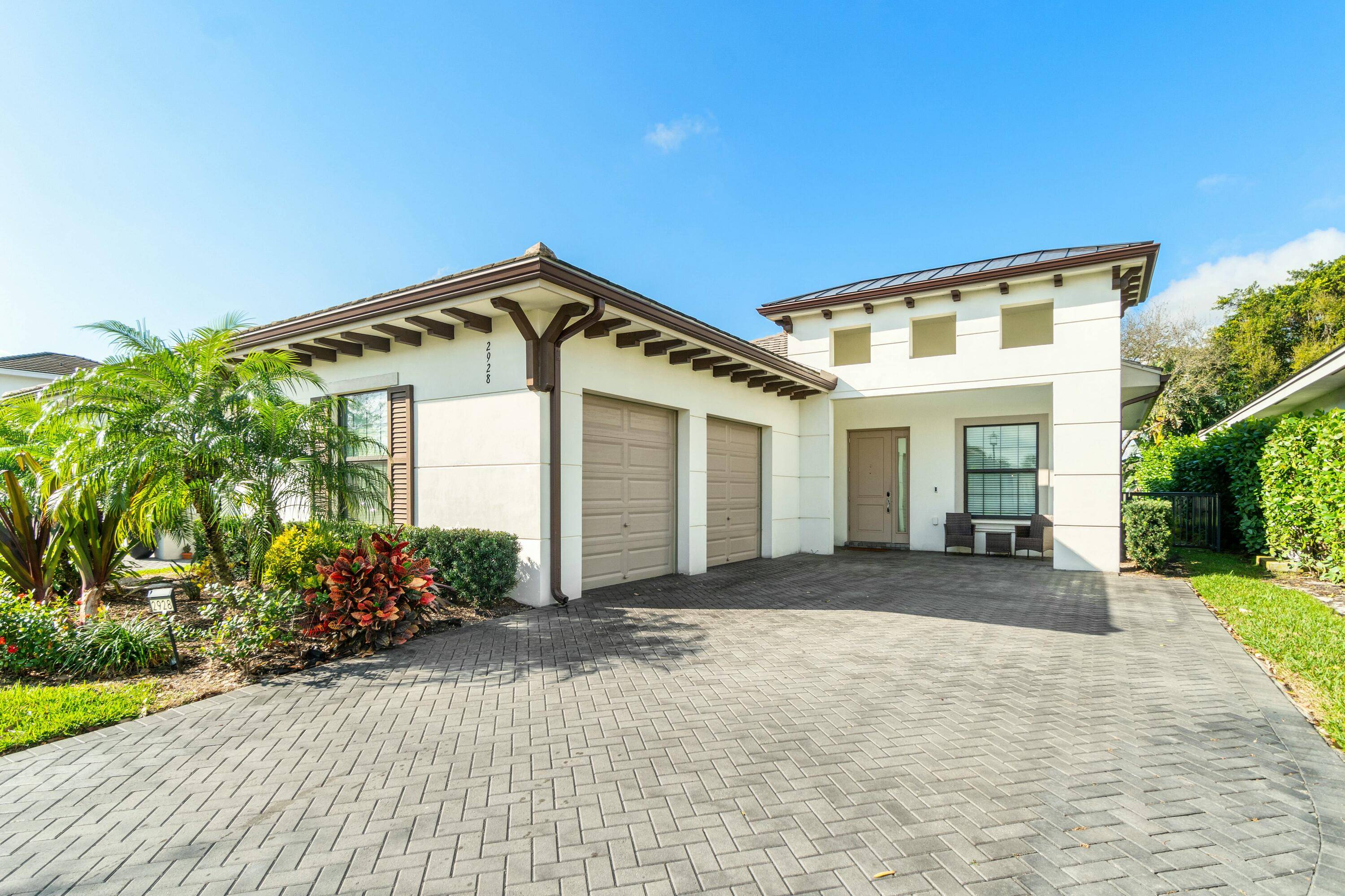 Situated alongside the brand new DUTCHMAN'S PIPE, a private country club with voluntary membership featuring a Jack Nicklaus designed Golf Course and state of the art racquet center with tennis, ...