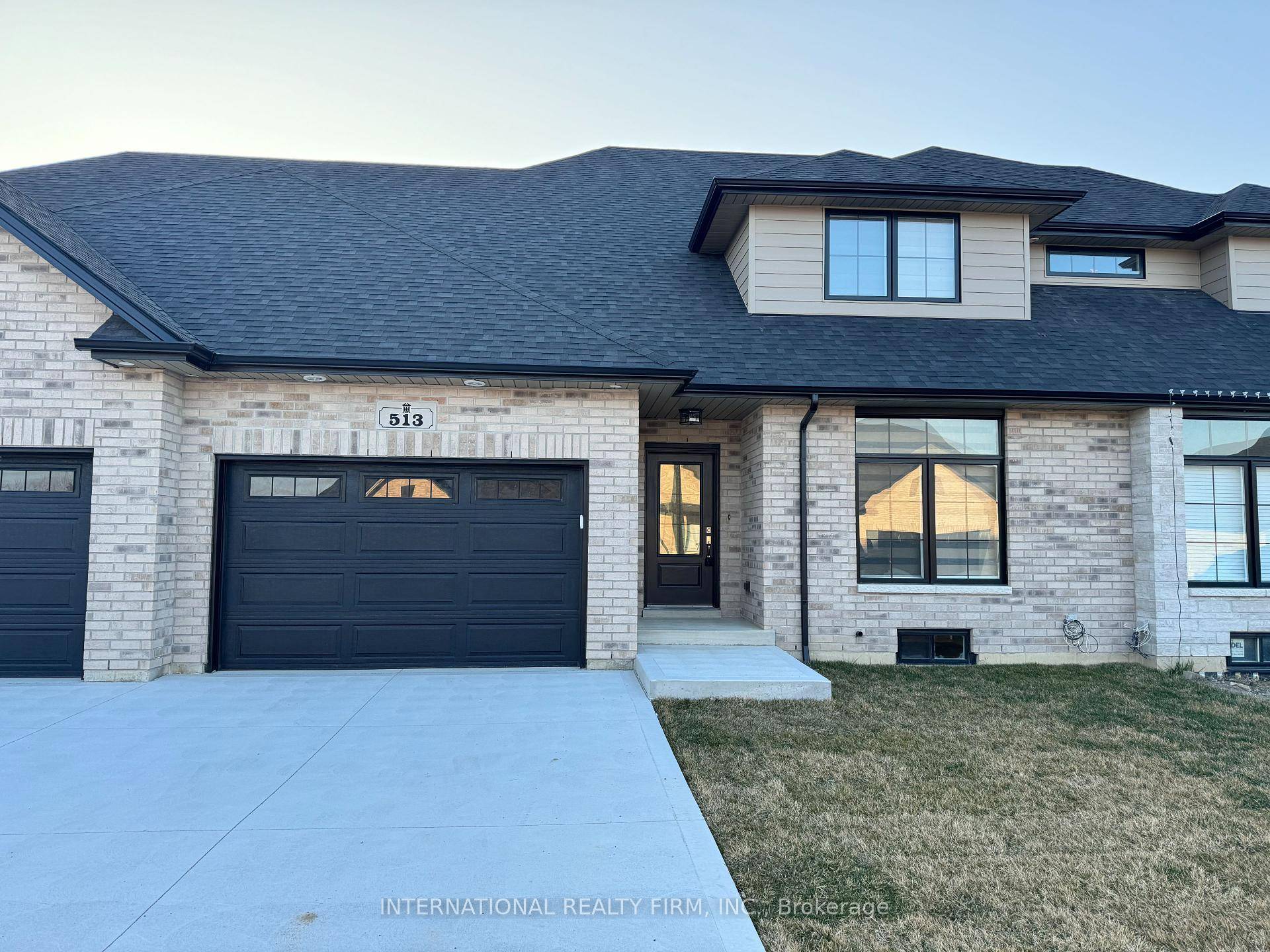 Absolutely Stunning ! ! 4 Br amp ; 3Wr Full Washroom Townhouse In One Of The Most Desirable Area Of Amherstburg.