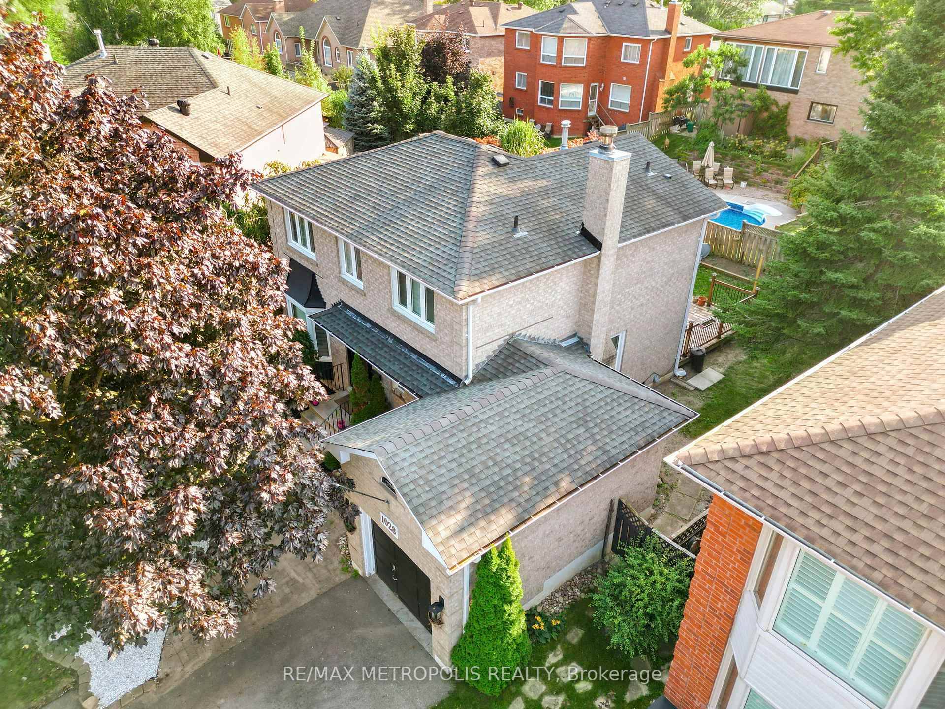 Beautiful Detached Brick Home on a premium pie shaped lot in the prestigious Rosebank Neighborhood !