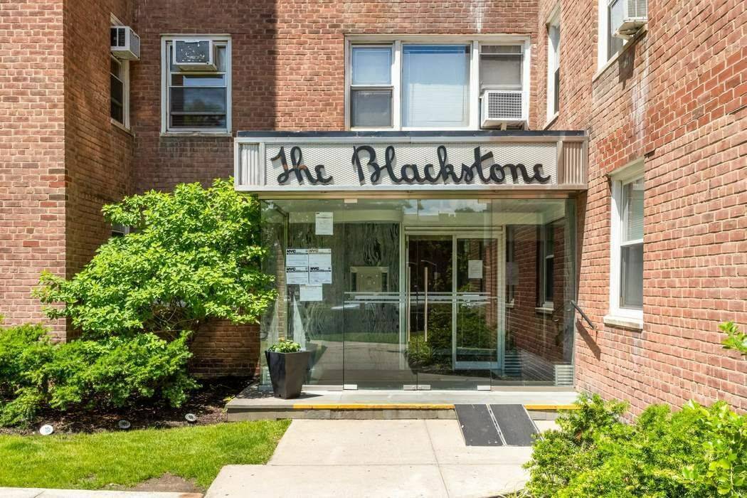 Spacious and rare B line apartment with 3 large bedrooms and 2 bathrooms.