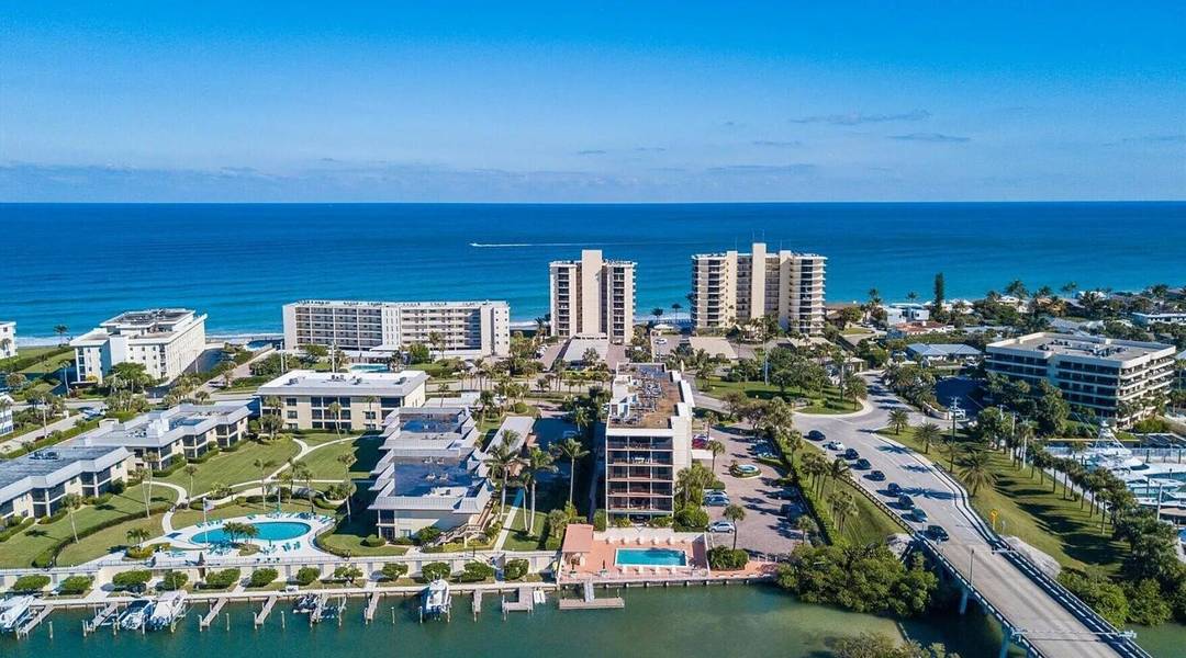 Great waterfront condo, available for the month of December, on exclusive Jupiter Island with pool over looking the Intracoastal waterway with deeded private access to secluded beach across the street.