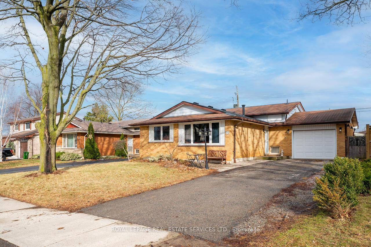 Detached 3 1 bedroom backsplit home in the Rolston neighborhood of desirable Hamilton Mountain.