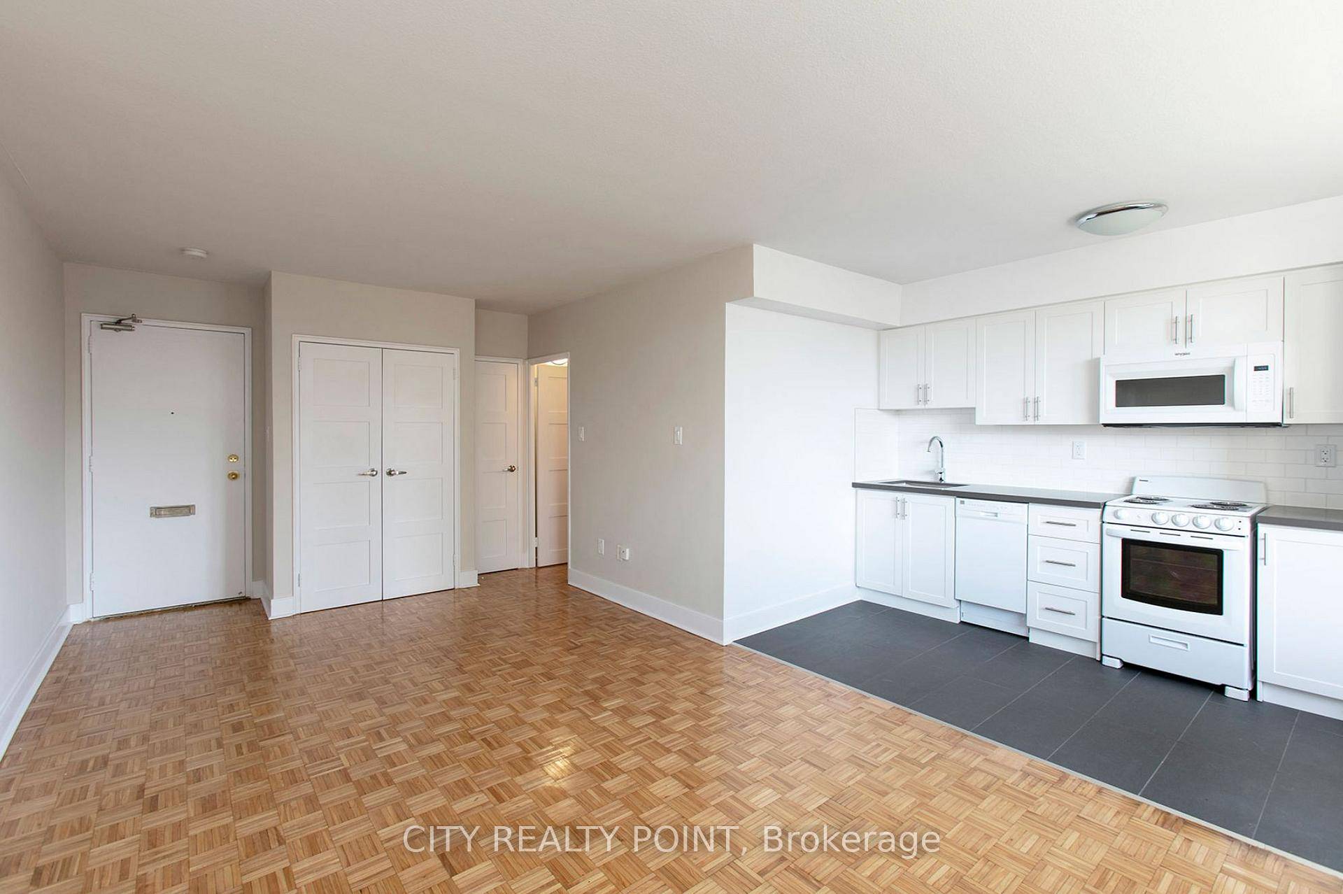 One month FREE RENT Studio apartment at 276 St George Street.