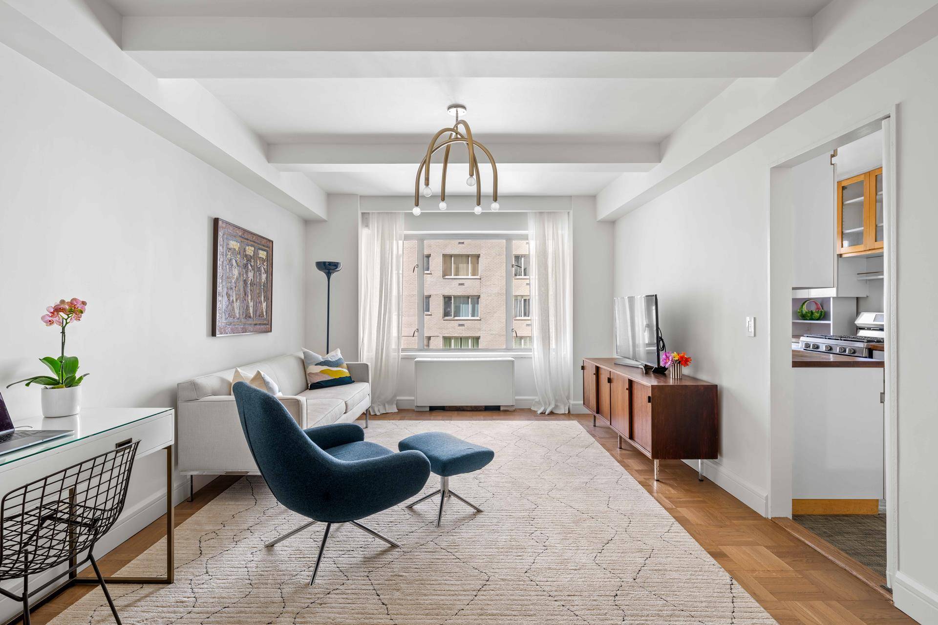 Welcome to 200 East 57th Street, where luxury meets convenience in the heart of Midtown East.