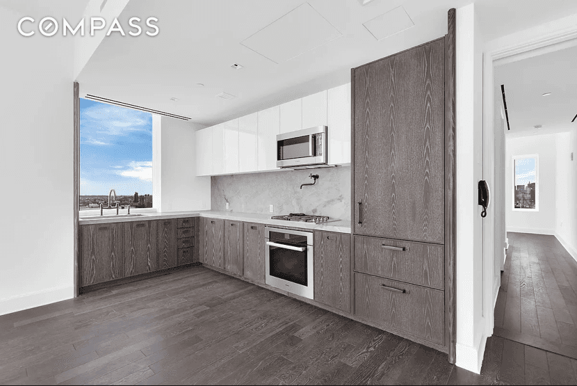 Welcome Home to Madison Square Park Tower Perched high in the sky, overlooking Madison Square Park, with Panoramic views of NYC s most Iconic buildings, residence 36B is now offered ...