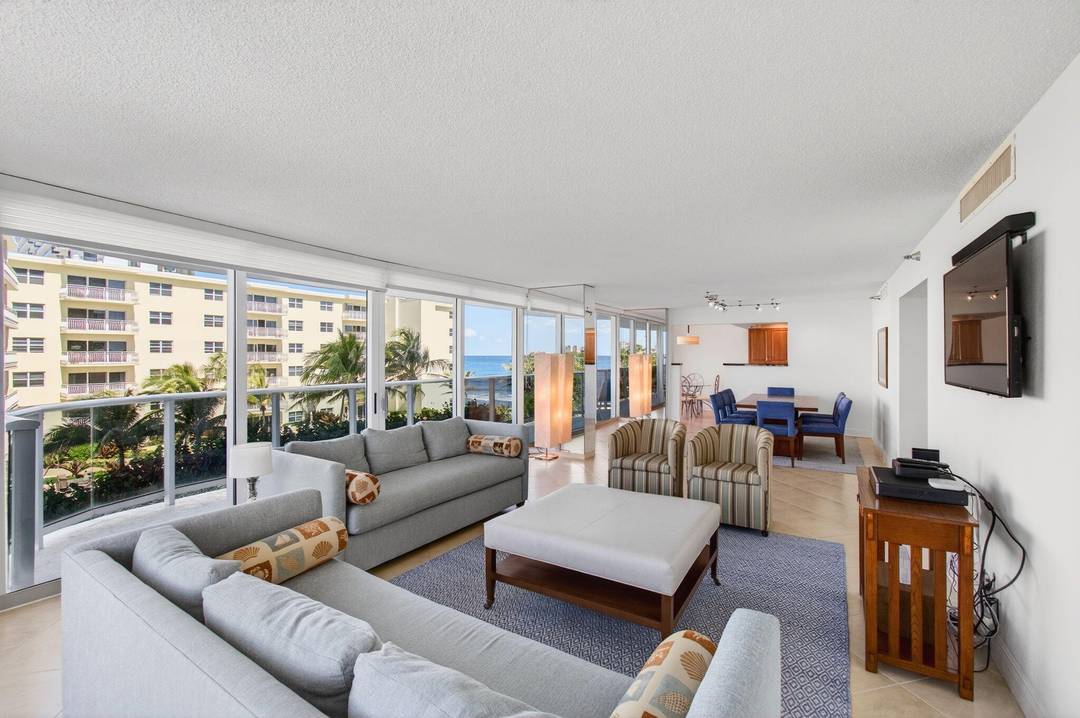 IDEAL OPPORTUNITY TO MOVE RIGHT INTO THIS FURNISHED SPACIOUS CONDO !
