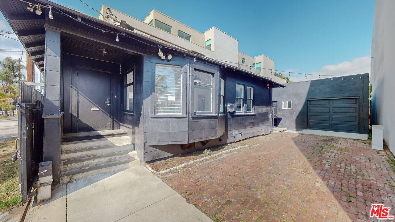 2221   Neilson Way LA