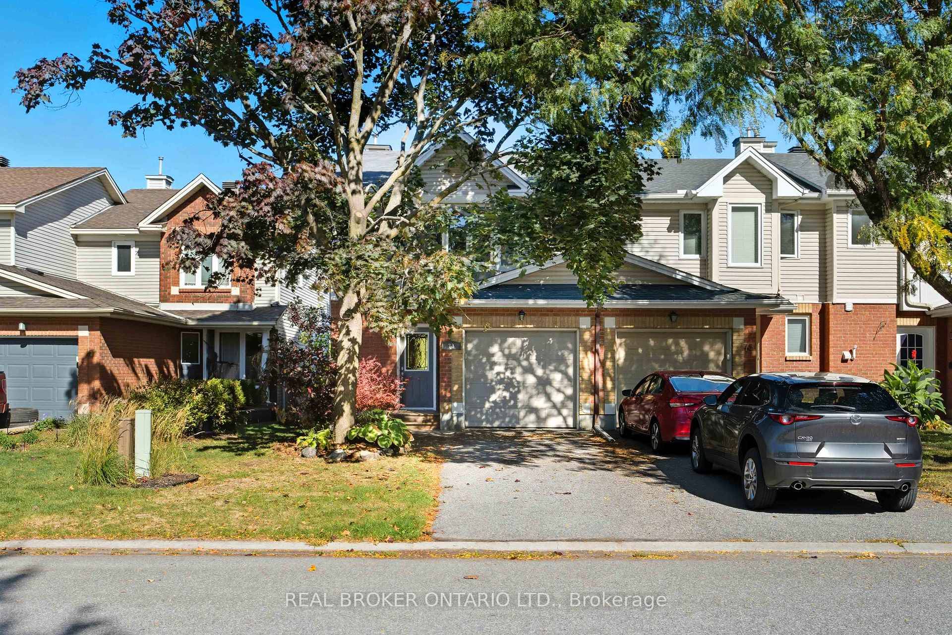Welcome to this bright and inviting 3 bed, 2 bath end unit townhome in the Morgan's Grant South March neighbourhood of Kanata North.