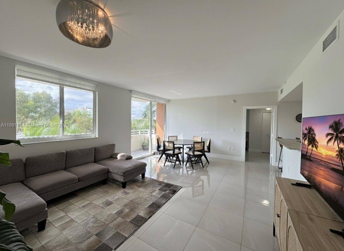 Elegant and bright 3 bed 2 bath corner residence at Venture at Aventura !