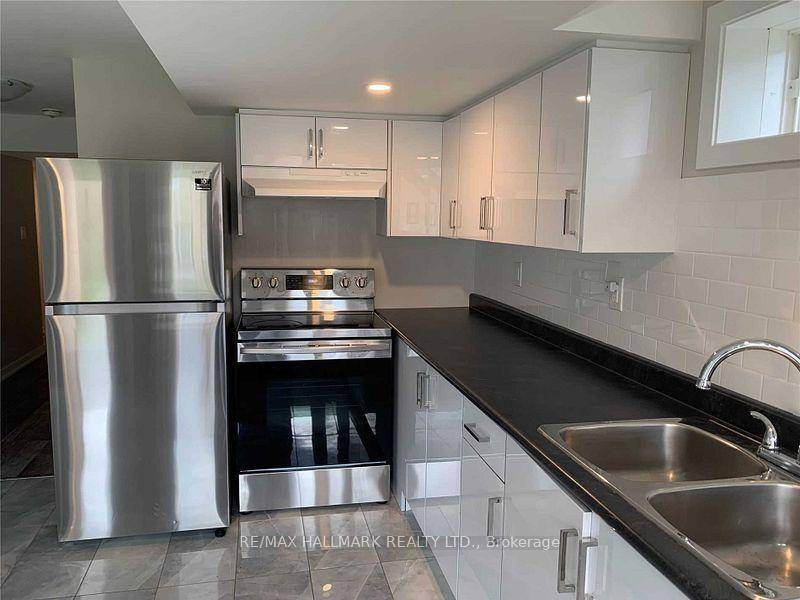 GREAT LOCATION, BEAUTIFUL WALK OUT WELL MAINTAINED BASENMENT APARTMENT IN A DESIABLE LAUNDRY, 4PC BATHROOM, LOTS OF STORAGE, LIVING FAMILY ROOM WOTH OVER LOOKING KITCHEN.