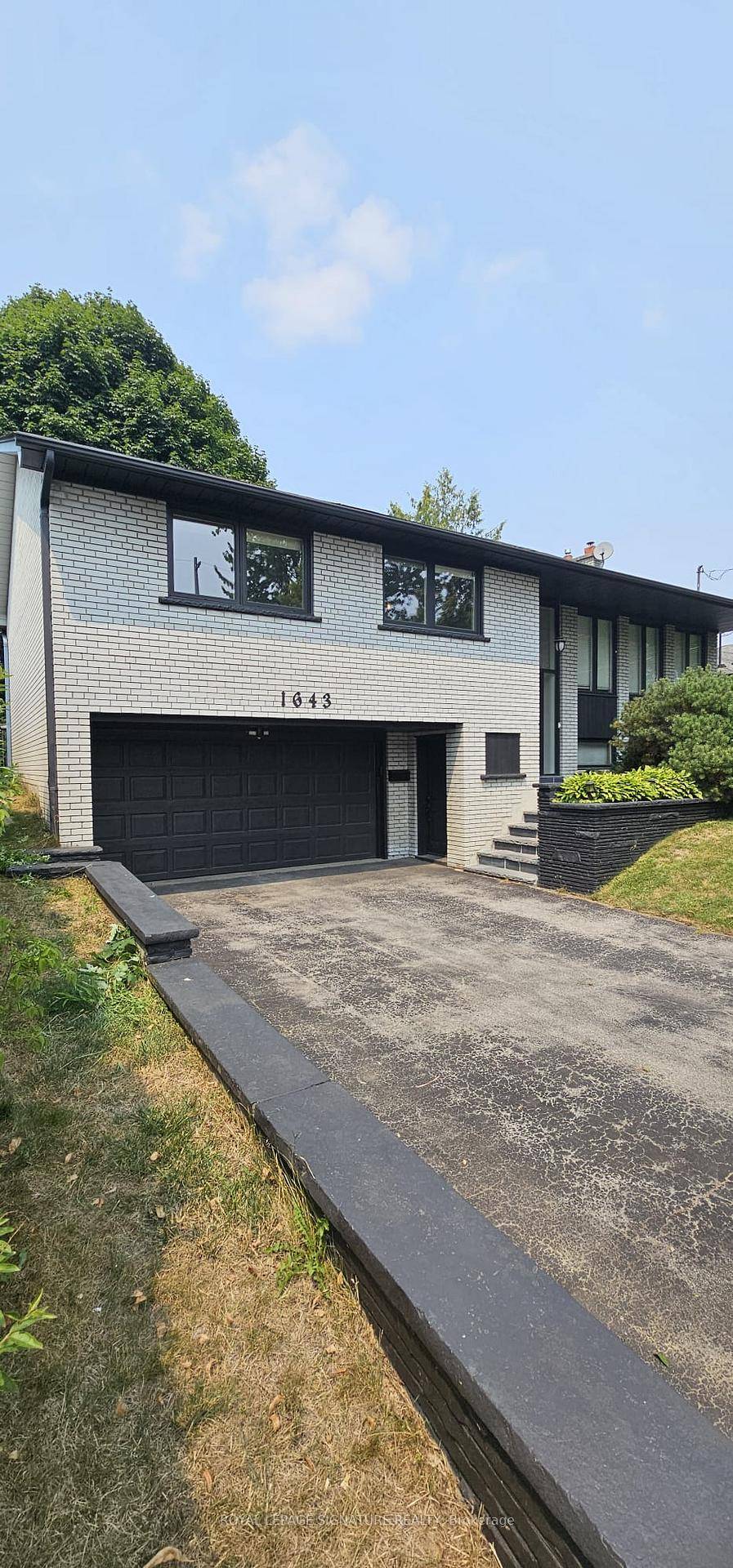 Welcome to the Lakeview Community, Spacious 3Bed, with In Law Suite in prime and family friendly neighbourhood with two full kitchens.