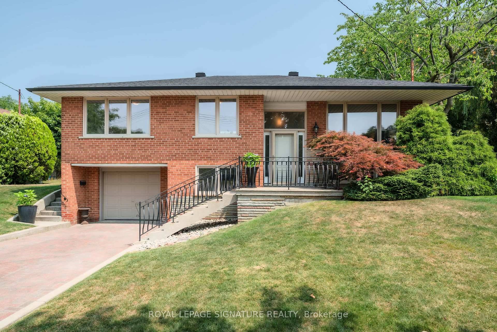 RARE 4 Bedrooms on the Main Level This is a High Demand, Very Quiet Location at the top of a Cul de Sac, with a wide Pie Shaped Lot, measuring ...