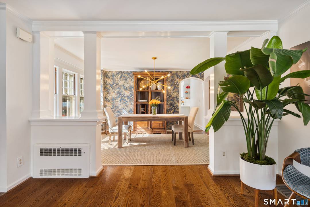 Versatile Gem Walkable and with Income Potential This light filled Cape Cod offers a rare blend of flexible living and a prime location on one of New Canaan's most coveted ...