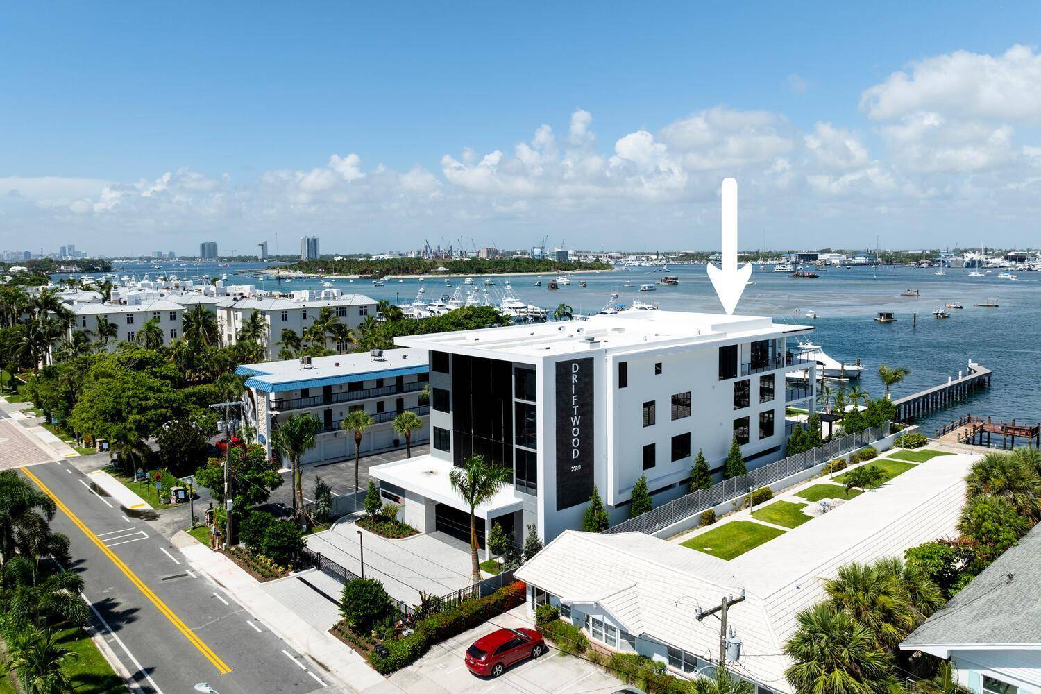 Whether you envision a family compound or a lucrative investment, The Driftwood Singer Island offers the perfect fusion of opulence and financial potential.