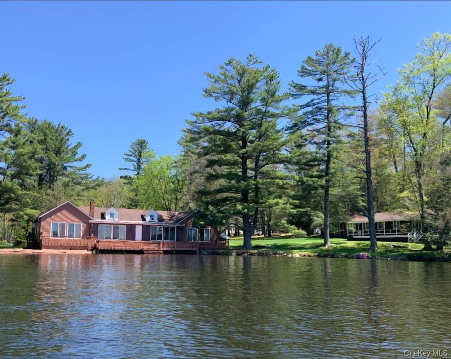 Prime Lakefront Investment 8 Units, 3 Buildings, 1.
