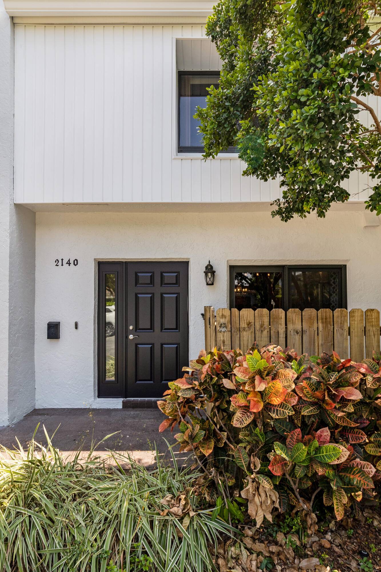Welcome to this well maintained 2 bedroom, 2.
